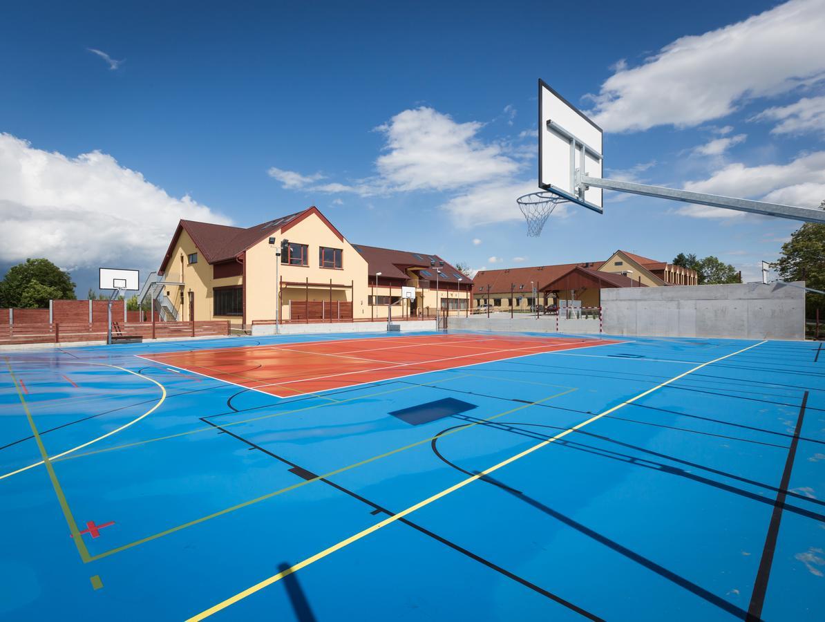 Sport Relax Hotel Na Kopecku Krinec 外观 照片